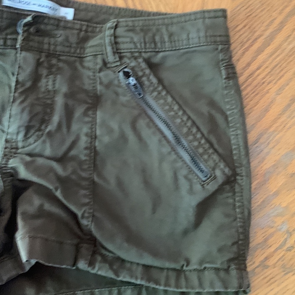 𝅺EUC army green shorts - Picture 3 of 6